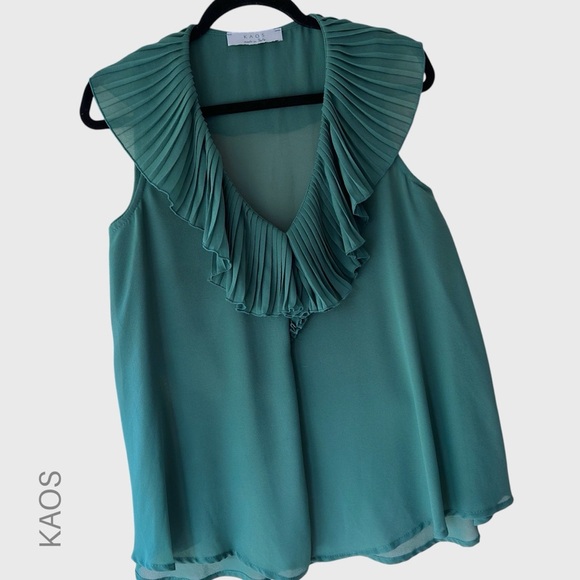 KAOS RUFFLE V-NECK SLEEVELESS BLOUSE TOP LIKE NEW | SIZE: 40 ITALIAN - Picture 1 of 9